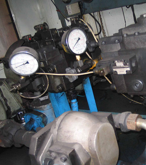 滚轮输煤机液压系统
